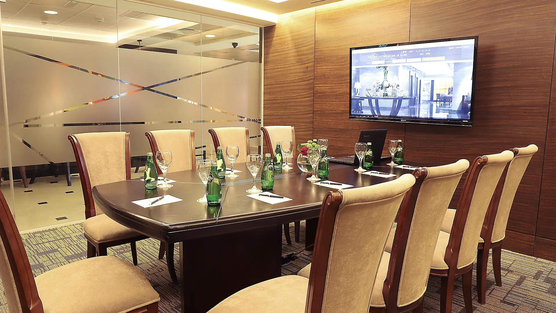 Majestic City Retreat Hotel Дубай