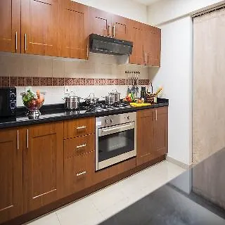 דובאי Majestic City Retreat Hotel