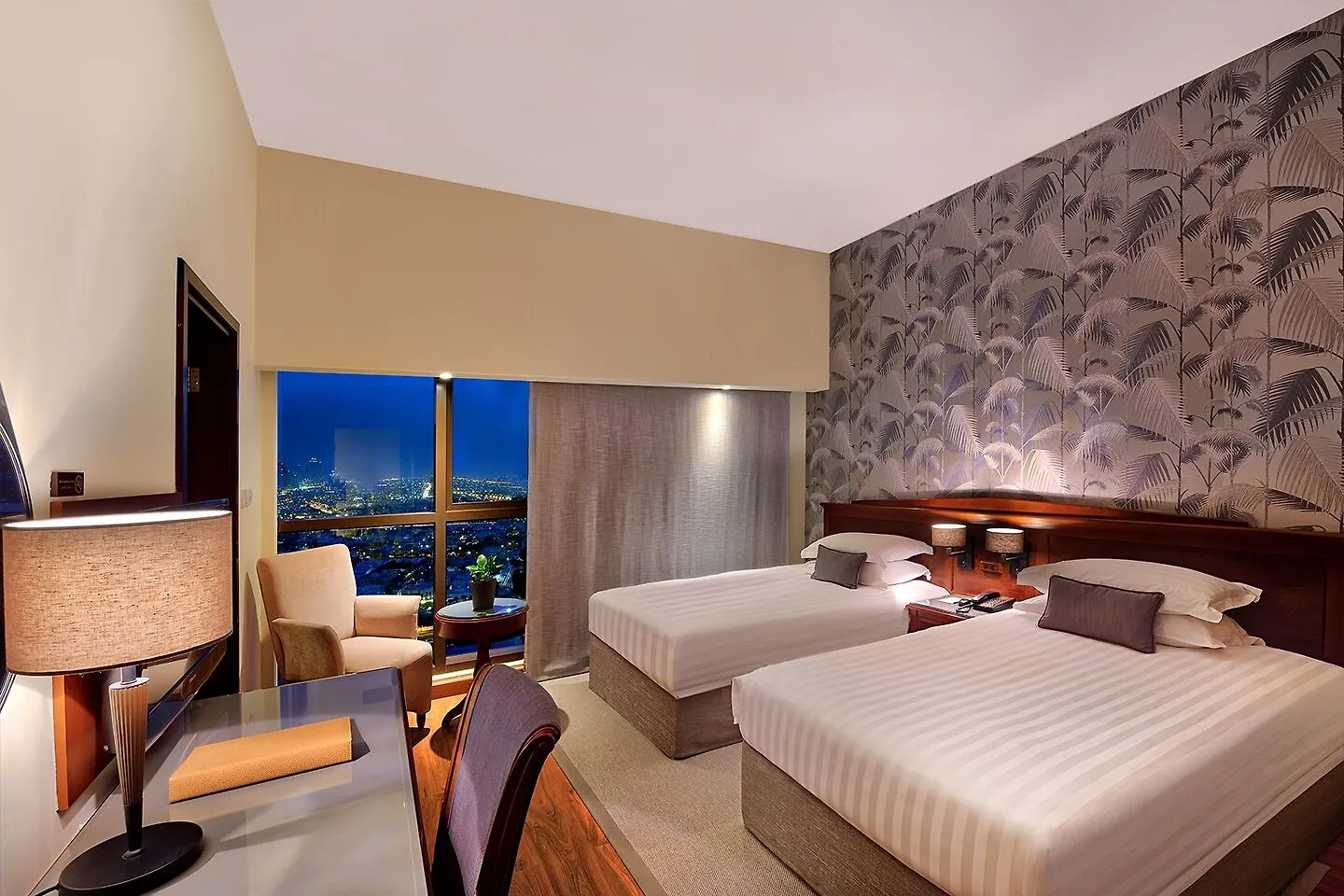 Majestic City Retreat Hotel Дубай 4*,  ОАЭ